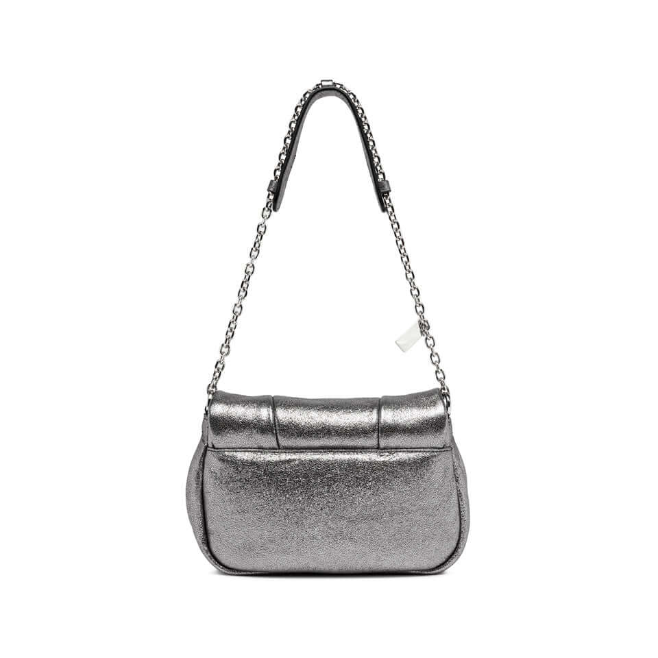 GLENDA, borsa Gianni Chiarini in pelle laminata, dimensioni 23x13x8 cm, con tracolla a catena per serate chic.