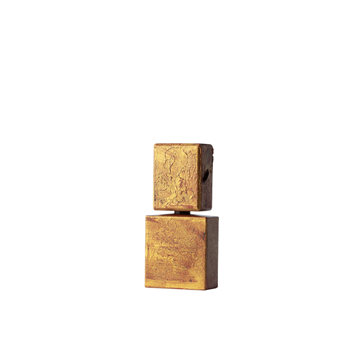 Reliquia: due cubi decorativi in legno dorato, simboli di ricordi e significati profondi nei profumi di Filippo Sorcinelli.